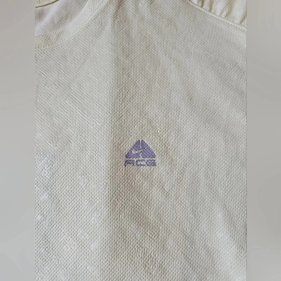 Nike Women's •Size Large• ACG Fit Dry Embossed Base Layer Long Sleeve Top Neon - Picture 2 of 8